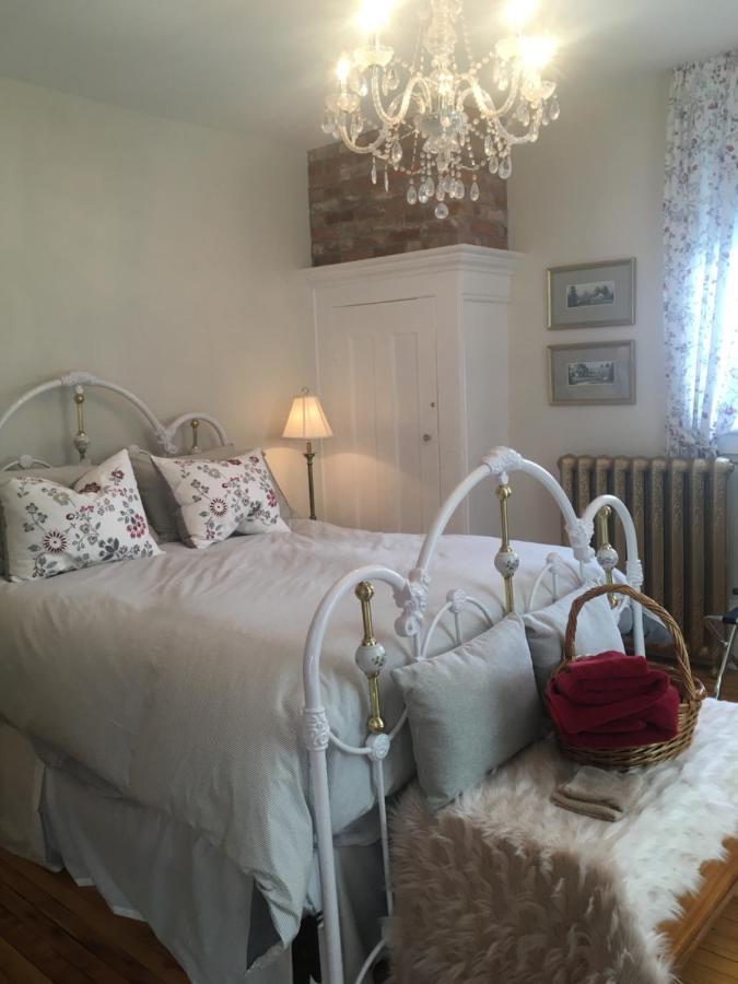 Bed and Breakfast La Belle Aux Berges Saint-Denis-sur-Richelieu Esterno foto