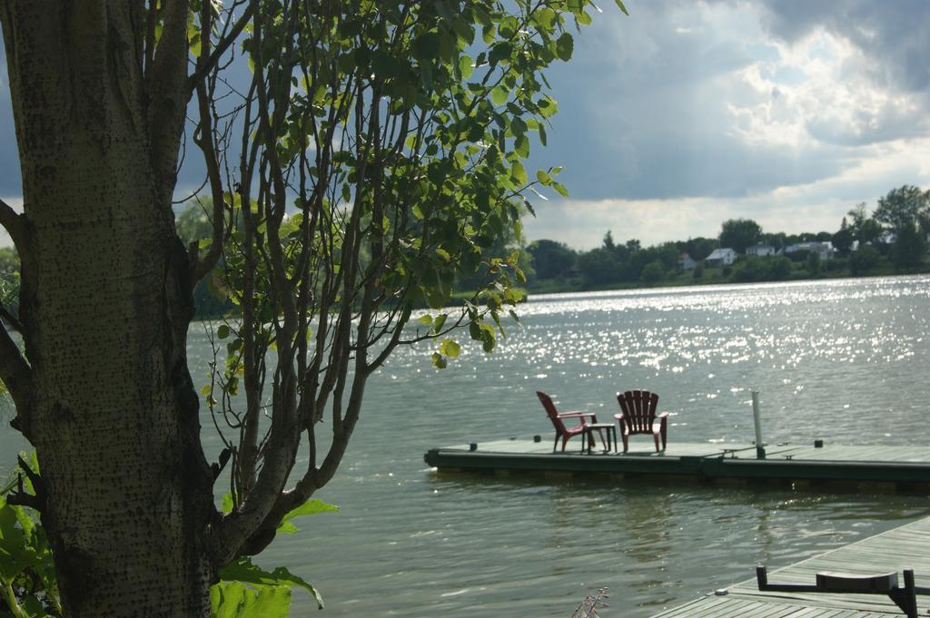 Bed and Breakfast La Belle Aux Berges Saint-Denis-sur-Richelieu Esterno foto