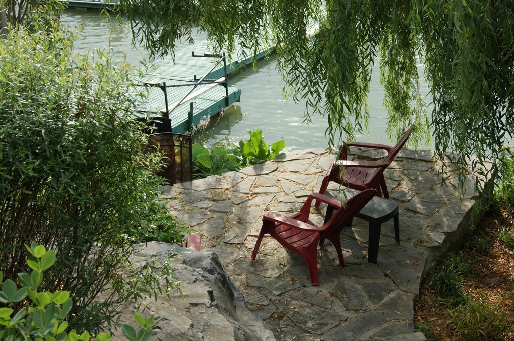 Bed and Breakfast La Belle Aux Berges Saint-Denis-sur-Richelieu Esterno foto