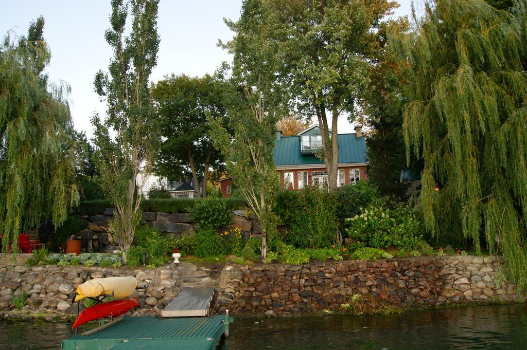 Bed and Breakfast La Belle Aux Berges Saint-Denis-sur-Richelieu Esterno foto