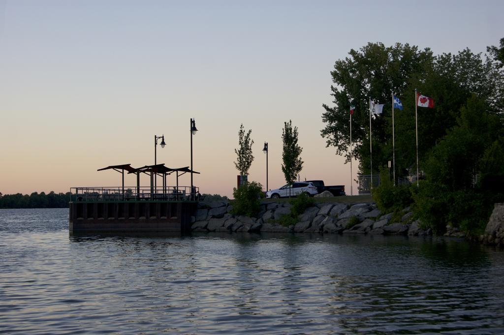 Bed and Breakfast La Belle Aux Berges Saint-Denis-sur-Richelieu Esterno foto