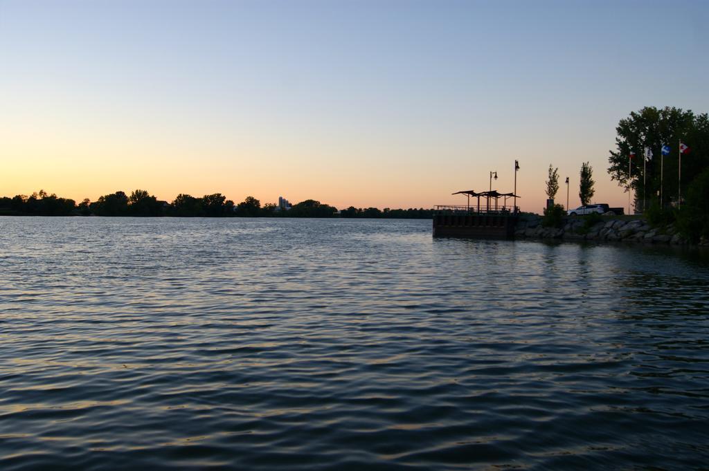 Bed and Breakfast La Belle Aux Berges Saint-Denis-sur-Richelieu Esterno foto