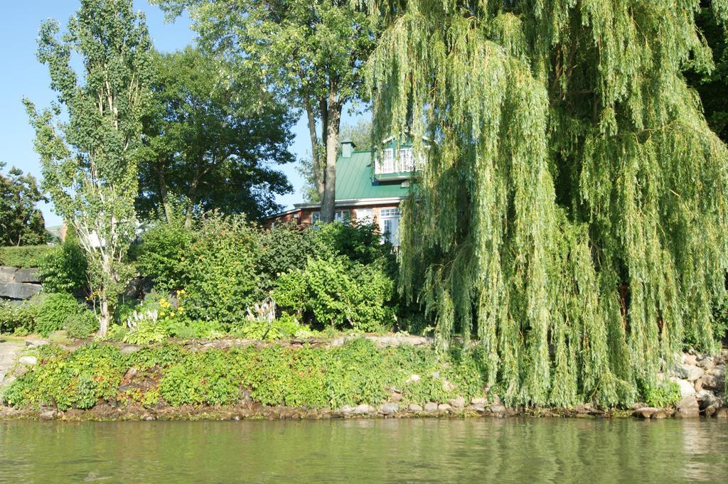 Bed and Breakfast La Belle Aux Berges Saint-Denis-sur-Richelieu Esterno foto