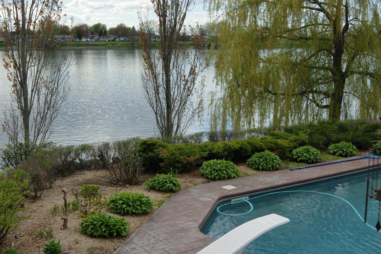 Bed and Breakfast La Belle Aux Berges Saint-Denis-sur-Richelieu Esterno foto