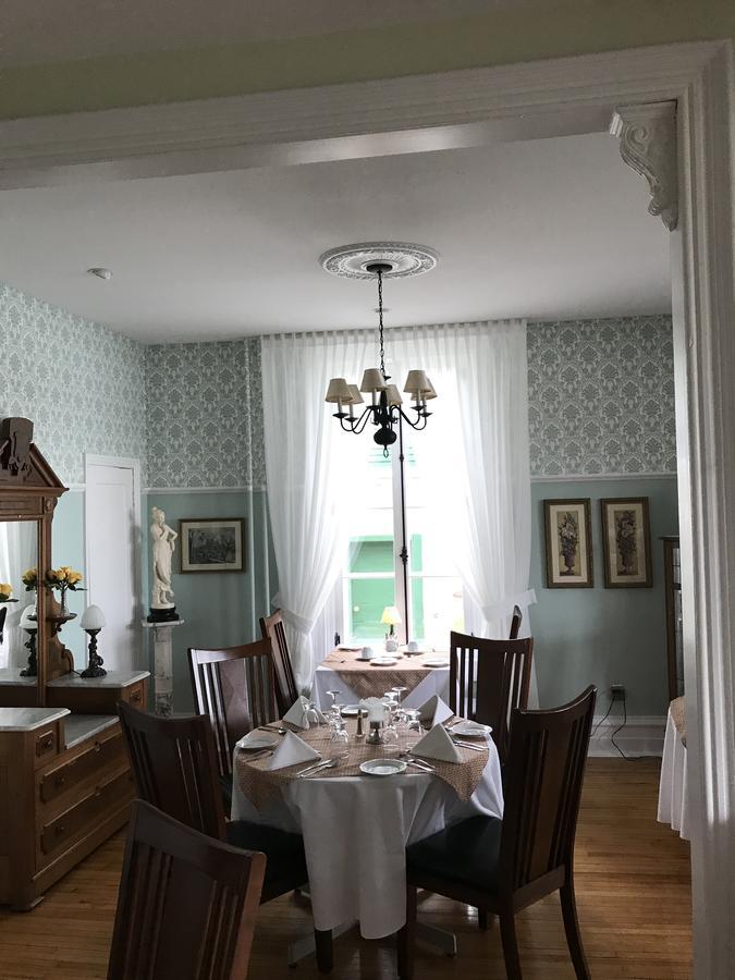 Bed and Breakfast La Belle Aux Berges Saint-Denis-sur-Richelieu Esterno foto